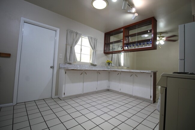 Kitchen - 1427 W 7th St