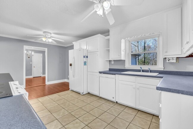 Building Photo - 2457 Antioch Church Rd