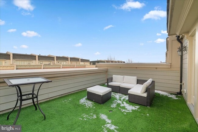 Building Photo - 702 Sentry Square