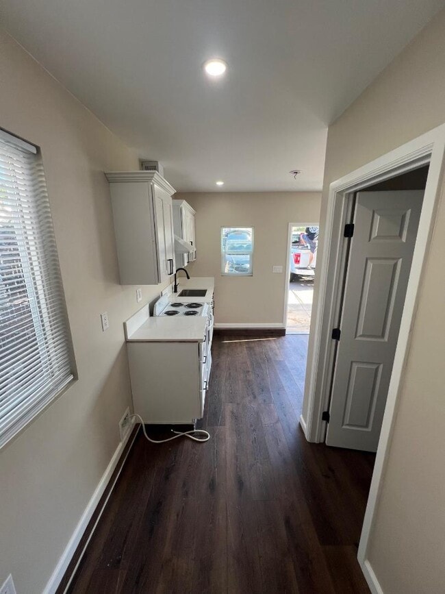 Building Photo - 3456 Madison St