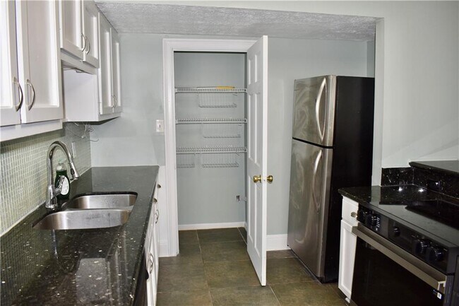 Building Photo - 6106 Queen Anne Ct