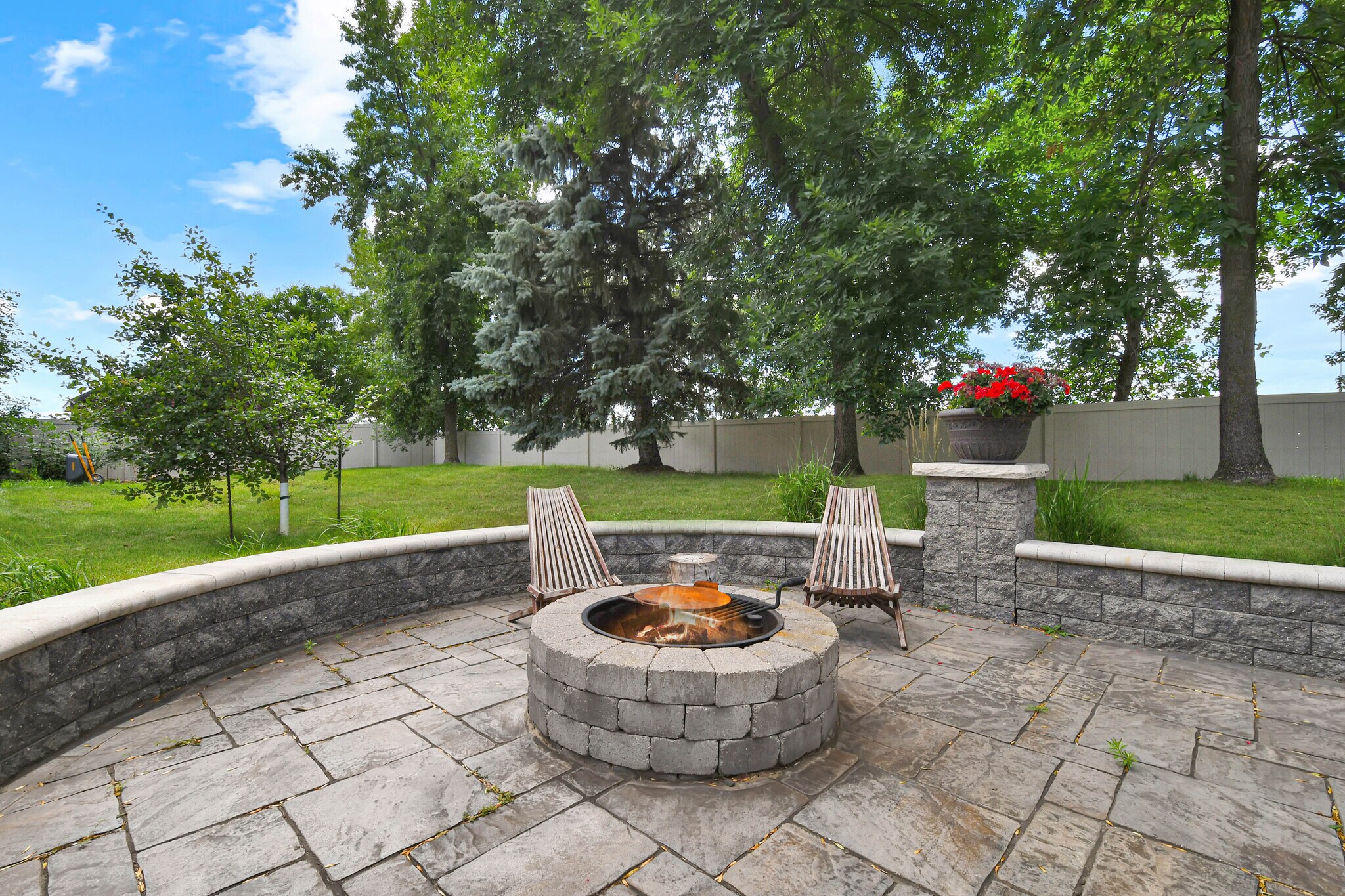 Building Photo - 154 W Beaton Dr