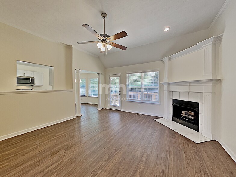 Building Photo - 2020 Isis Ct