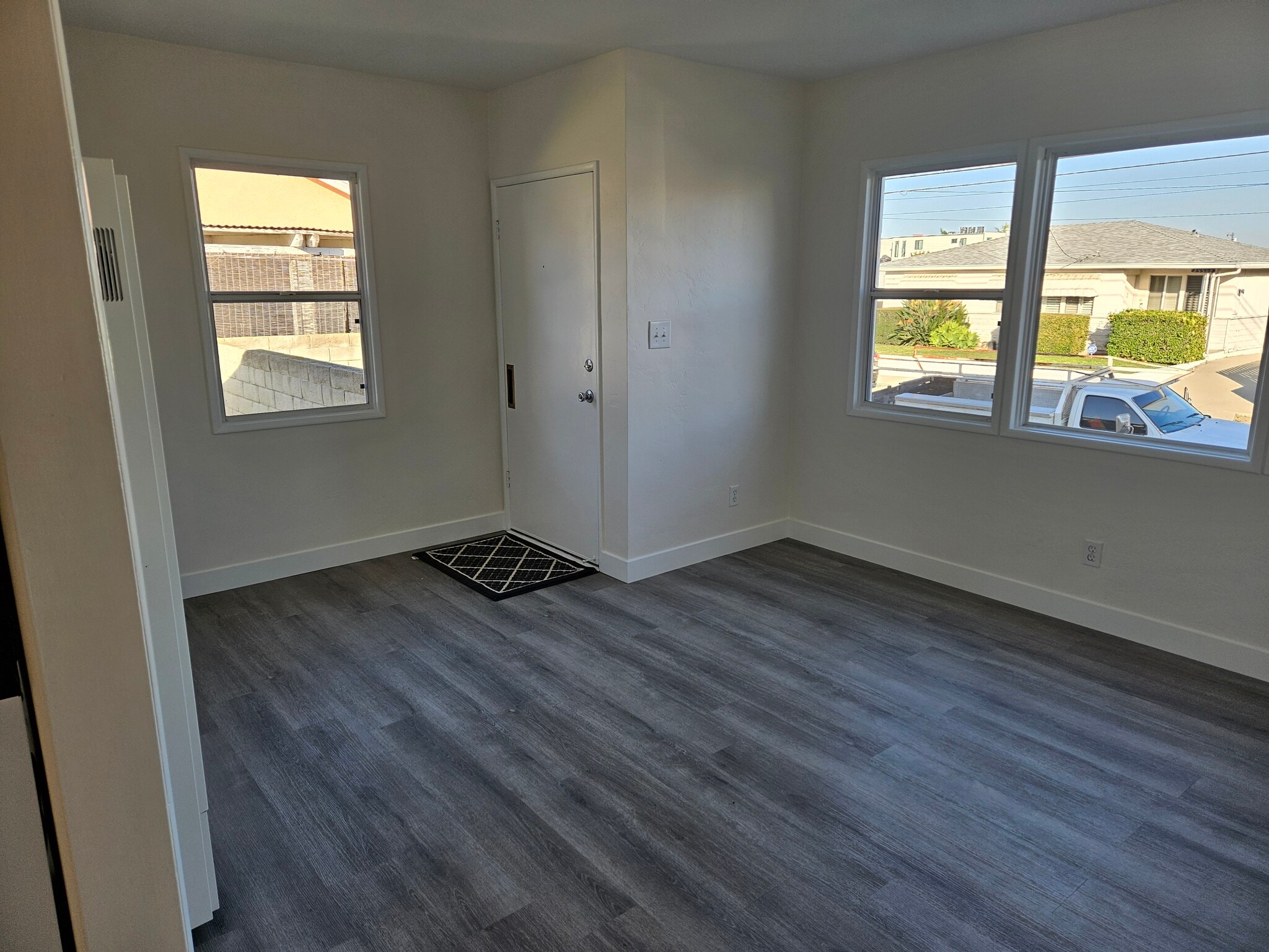 Living Room Entry - 25515 Senator Ave