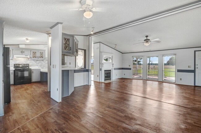 Building Photo - *SPACIOUS HOME IN PIKEVILLE SCHOOL DISTRICT*