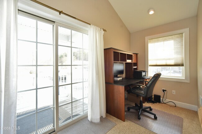 Building Photo - 328 Ballston Ave