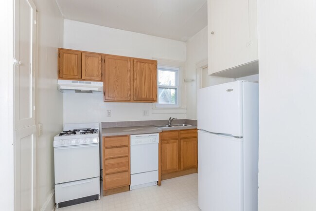 Building Photo - Twin Oaks