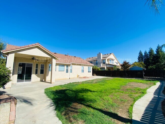 Building Photo - 2916 Roberts Ave