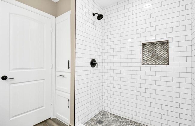 Building Photo - 701 Regency Dr