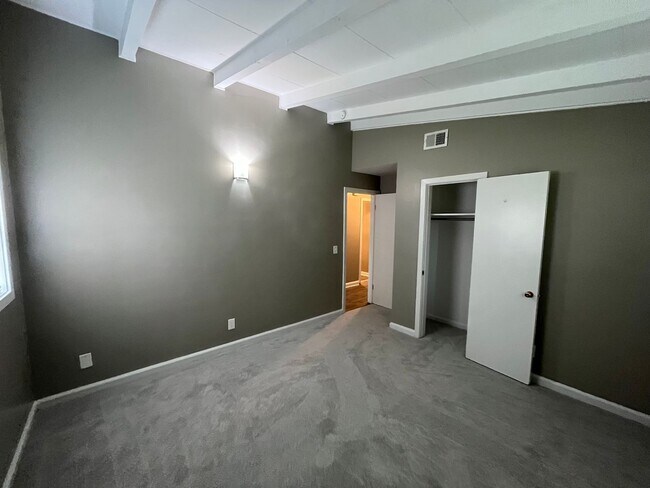 Building Photo - MOVE IN SPECIAL!! TWO FREE MONTHS WITH 24 MONTH LEASE. MONTHS 2 AND 13 WILL BE FREE!!!!!!!!!