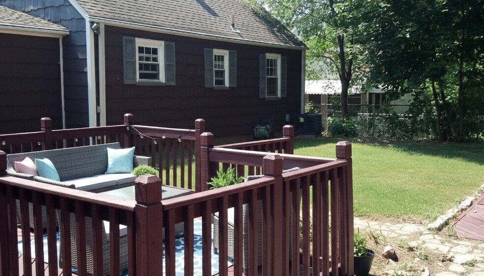 Building Photo - 16 Sadowski St