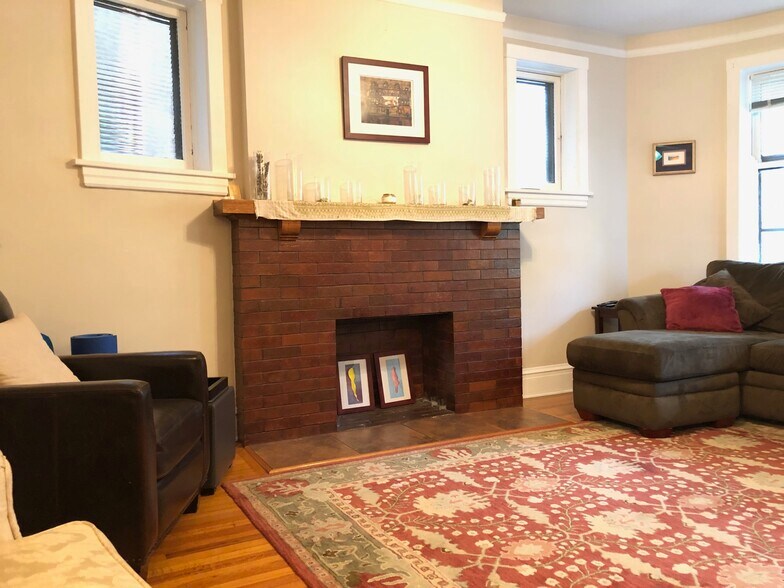 Building Photo - 930 W Gunnison St