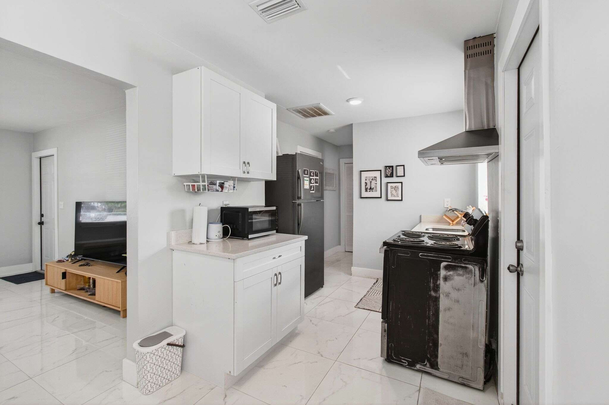 Building Photo - 614 N E St