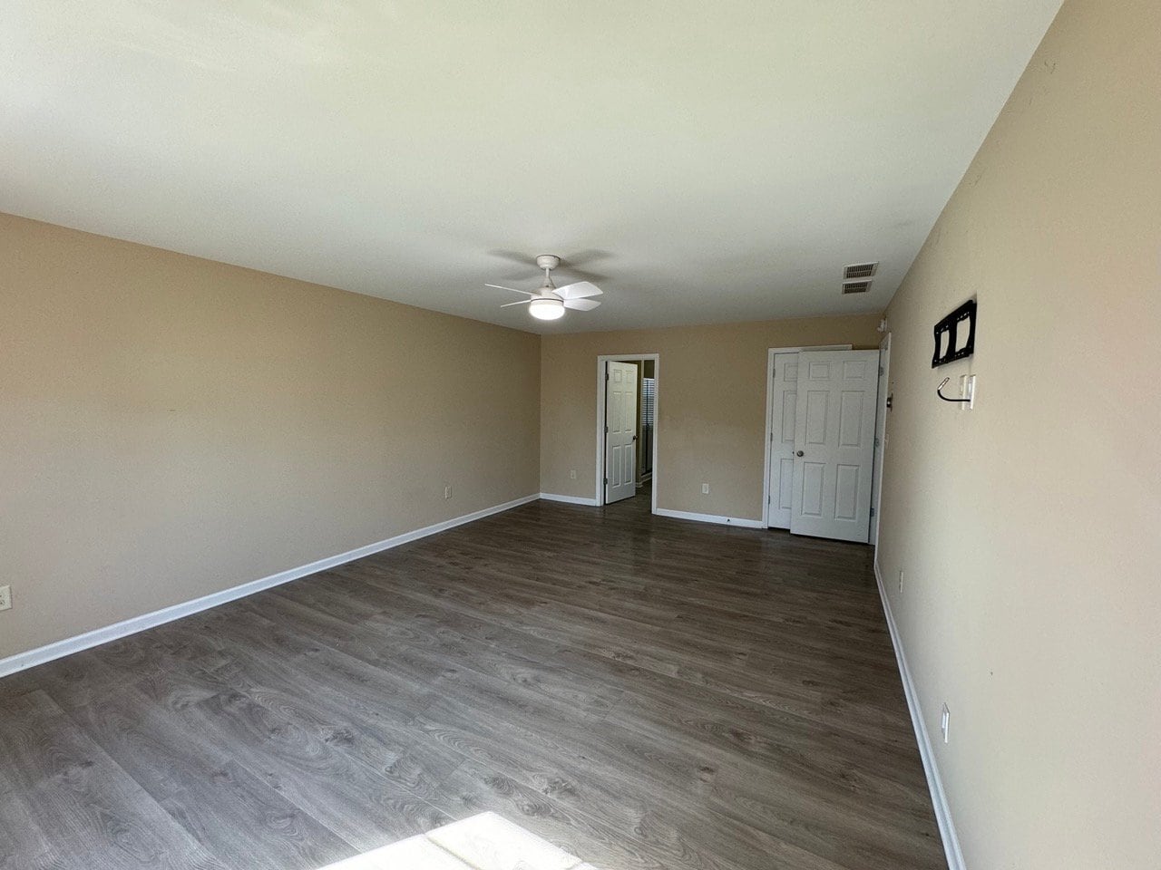 Building Photo - 1620 Shire Village Dr