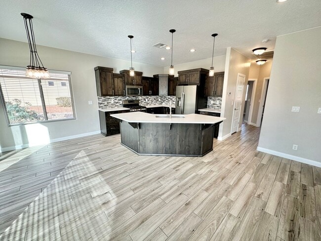 Building Photo - Red Mountain Jewel!  WITH SOLAR PANELS!!