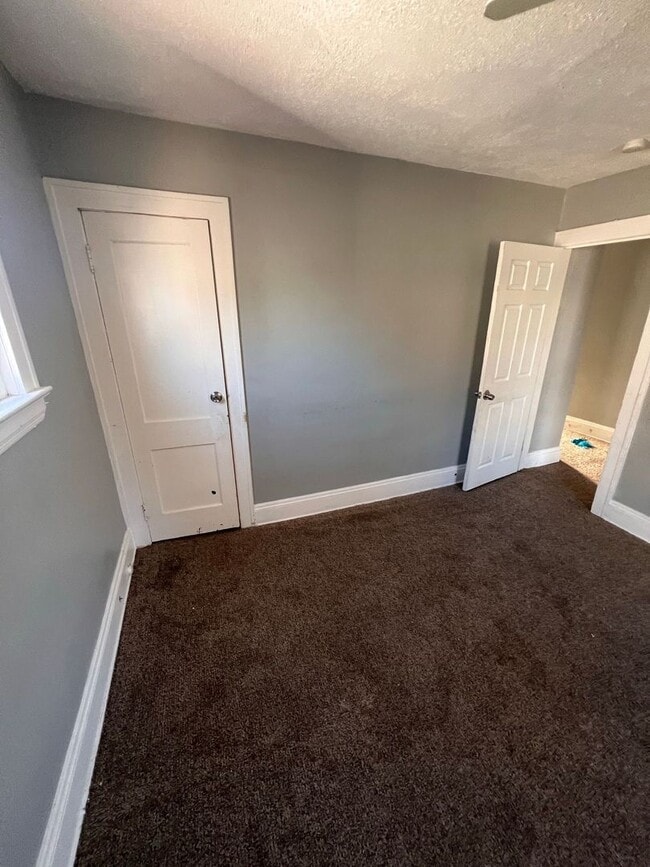 Building Photo - 4 bedroom