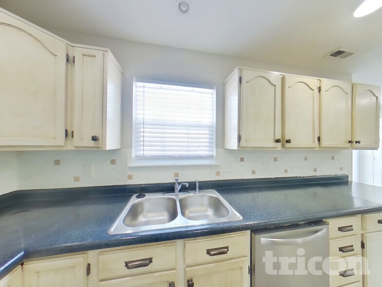 Building Photo - 951 Atir Ln