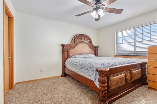 Building Photo - Beautiful Three Bedroom House in Lynden Fo...