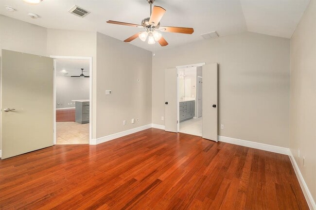 Building Photo - 4920 Hibiscus Valley Dr