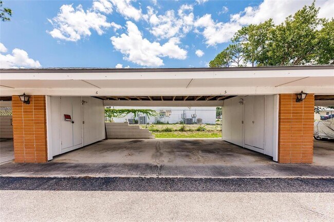Building Photo - 4158 S Tamiami Trl
