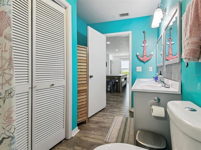 Building Photo - 6241 Bayside Dr