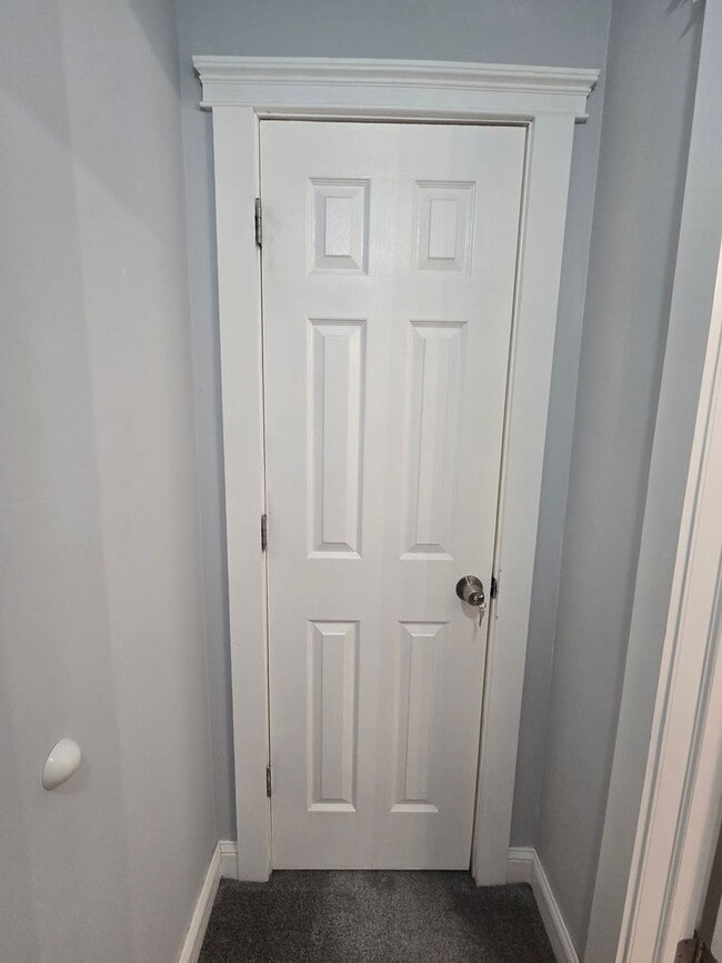 Building Photo - Spacious, meticulously renovated single family: 2-bedroom, 2 full bathroom & finished basement an...