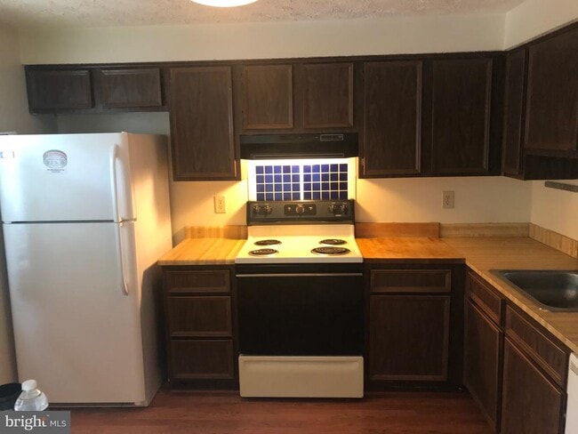 Building Photo - 8320 Brookvale Ct