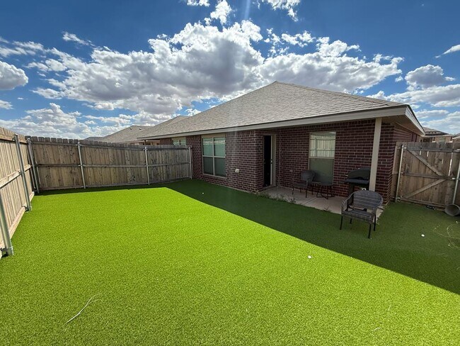 Building Photo - 65 Maverick Dr