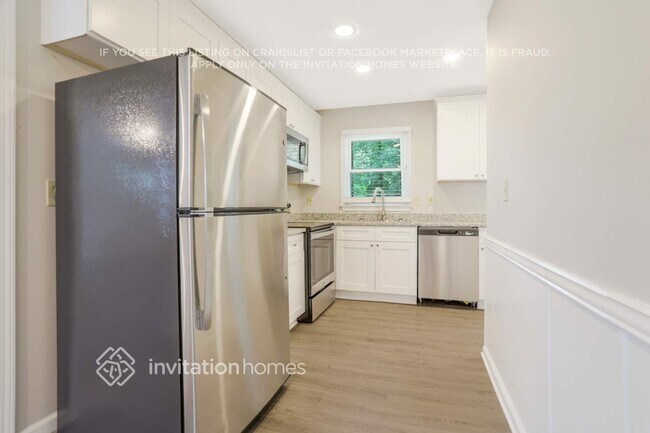 Building Photo - 246 Sandra Dr NW