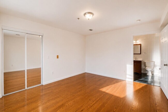Building Photo - 135 38th St