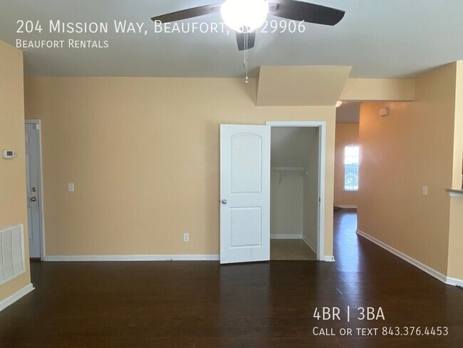 Building Photo - 204 Mission Way