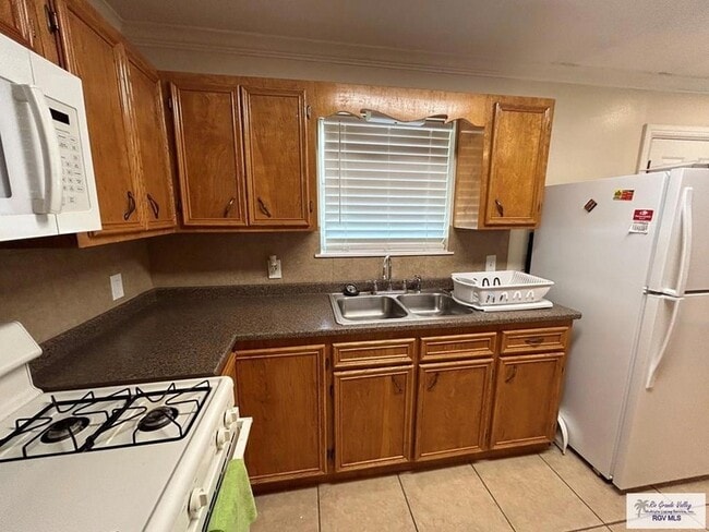 Building Photo - 711 Cisneros St