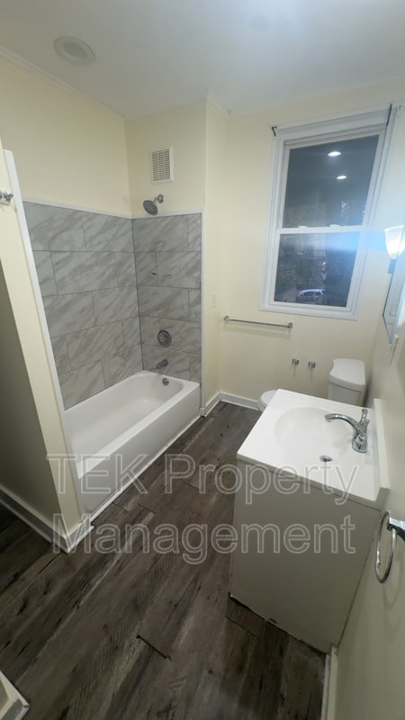 Building Photo - 26 Augustine St