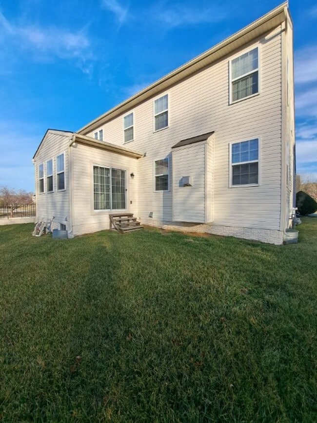 Building Photo - 17305 Madrillon Way
