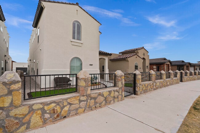 Building Photo - 4567 Marisabel Azcarate St