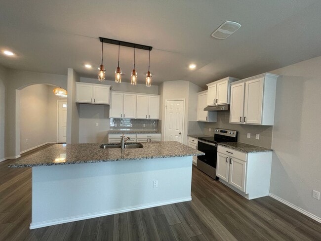 Building Photo - Available Now | Modern Single-Story 3 Bed, 2 Bath | Separate Office/Den | Big Yard | Pet Restrict...