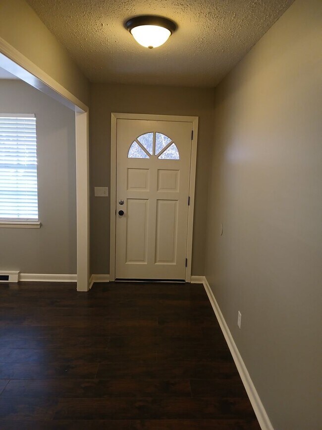 Building Photo - AVAILABLE NOW! MOVE IN READY! CONTACT US T...