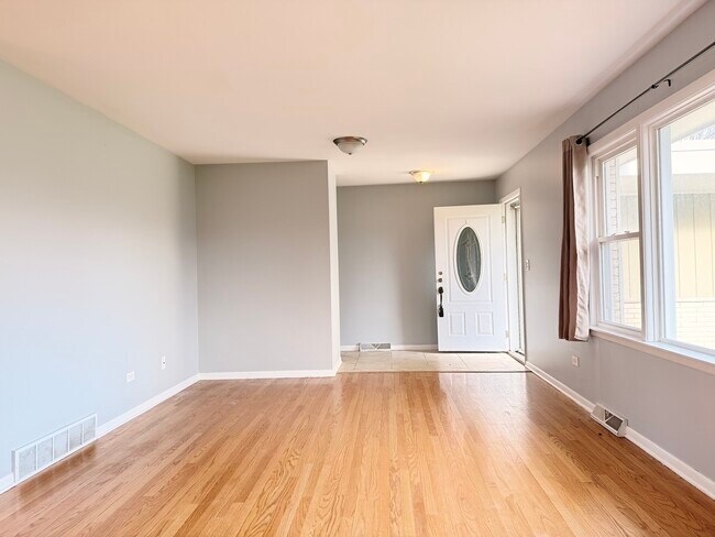 Building Photo - 724 Burning Tree Ln