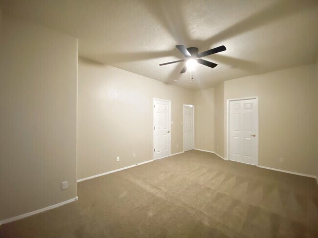 Building Photo - Enchanted Hills - 4BR/2Bath