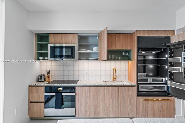 Building Photo - 159 NE 6th St