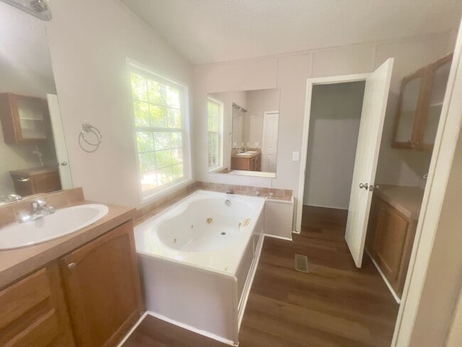 Building Photo - Four bedroom, 2 bath Modular home in Siler...