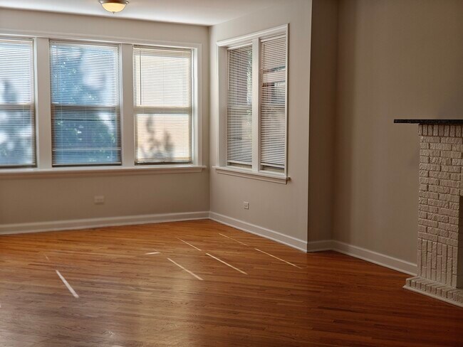 Building Photo - 4941 N Drake Ave