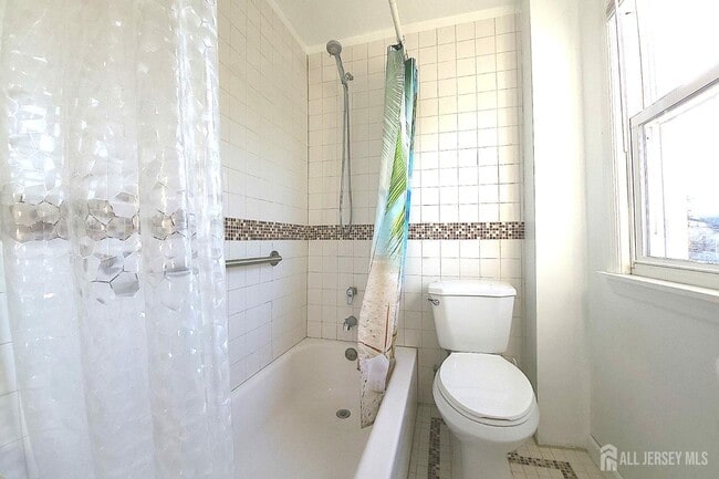 Building Photo - 425 W Broad St