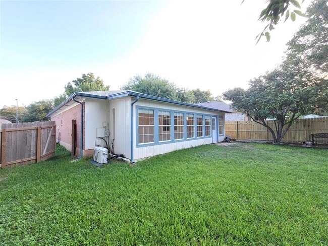 Building Photo - 804 Kavanagh Dr