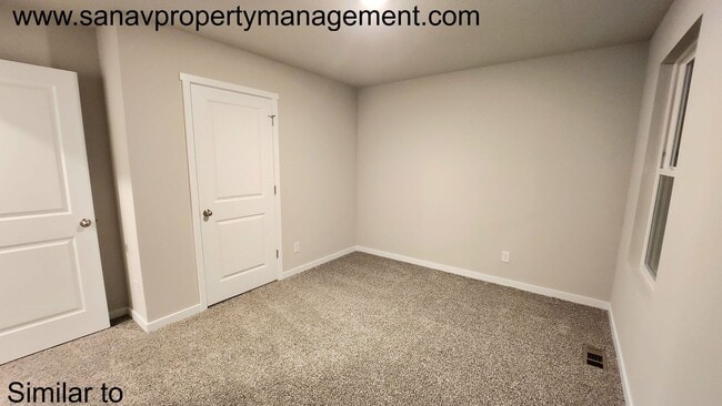 Building Photo - Single Family Ranch Home in West Des Moine...