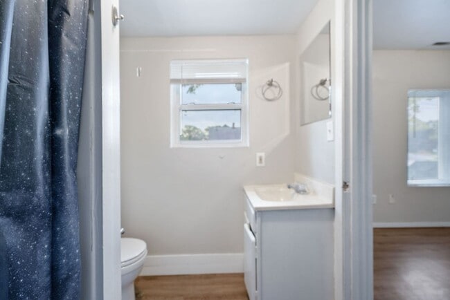 Building Photo - 2118 College St