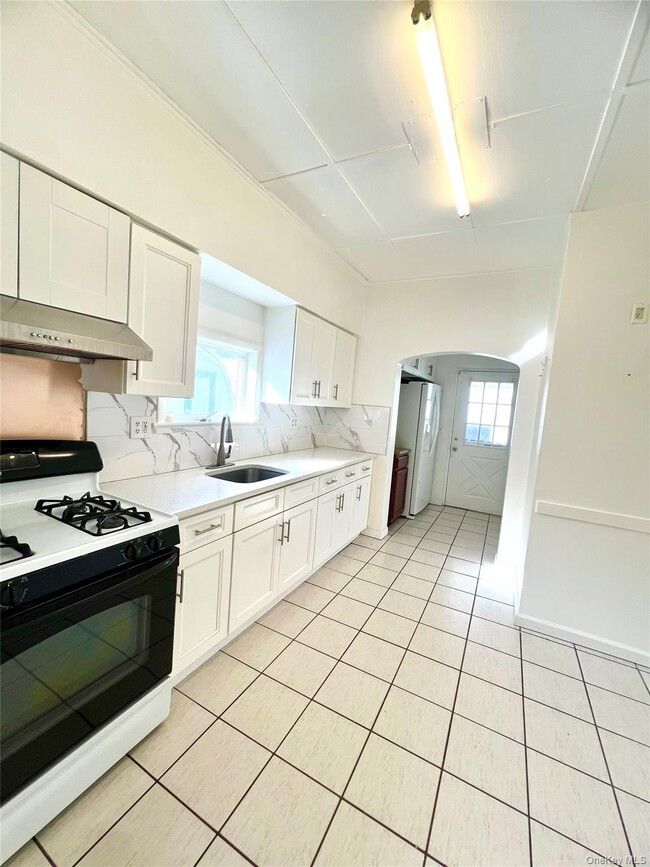 Building Photo - 25 Beacon St