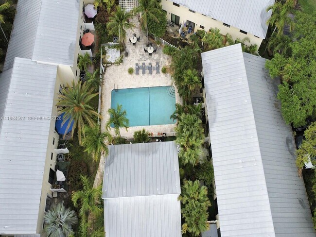 Building Photo - 1455 Holly Heights Dr