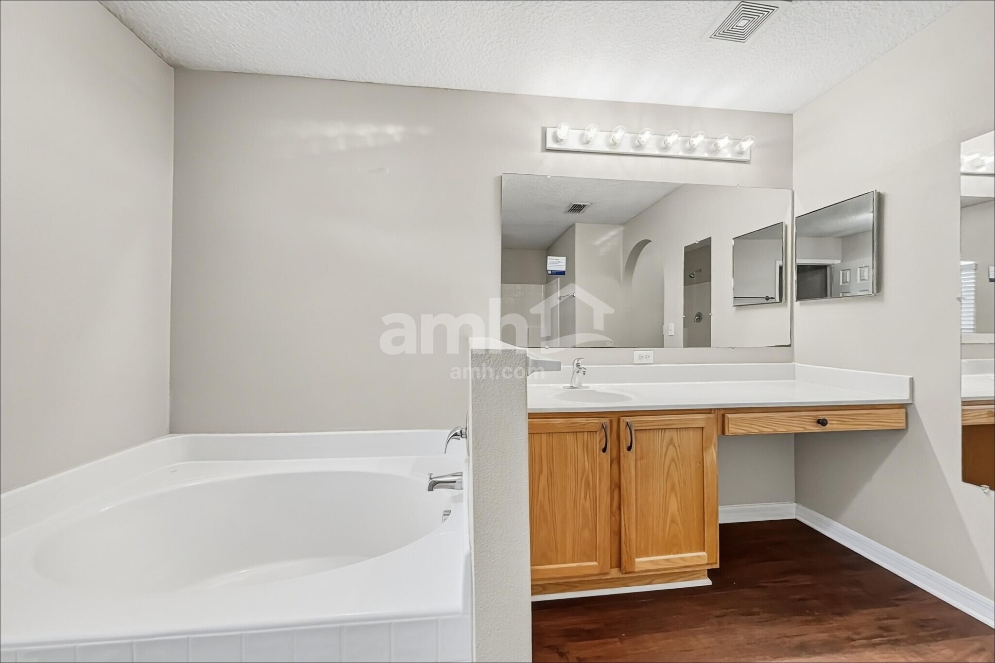 Building Photo - 97154 Yorkshire Dr
