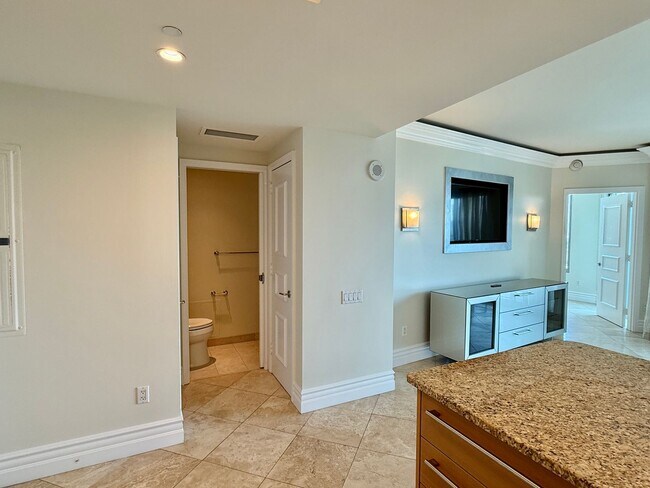 Building Photo - Turnberry Towers East | 17th Floor High-Rise Overlooking The Resort Corridor